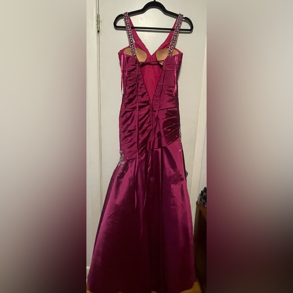 Gorgeous prom dress -Mori Lee by Madeline Gardner - Picture 2 of 5